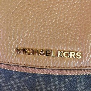 Michael kors cross body purse